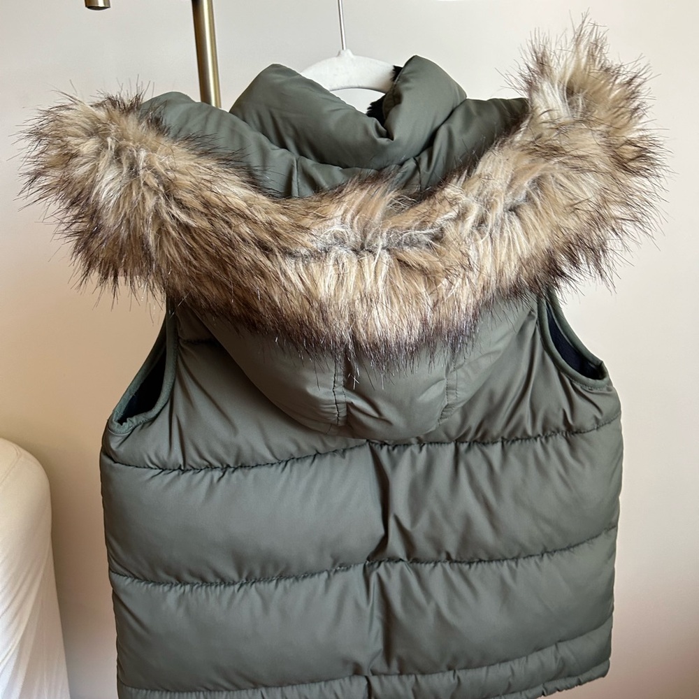 A&F Puffer Vest - Picture 5 of 6